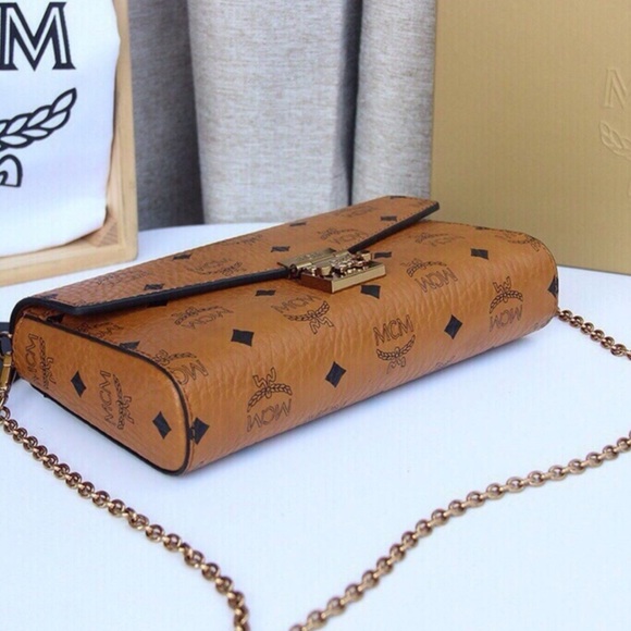 MCM Vicetos Logogram padlock shoulder bag - Picture 4 of 11